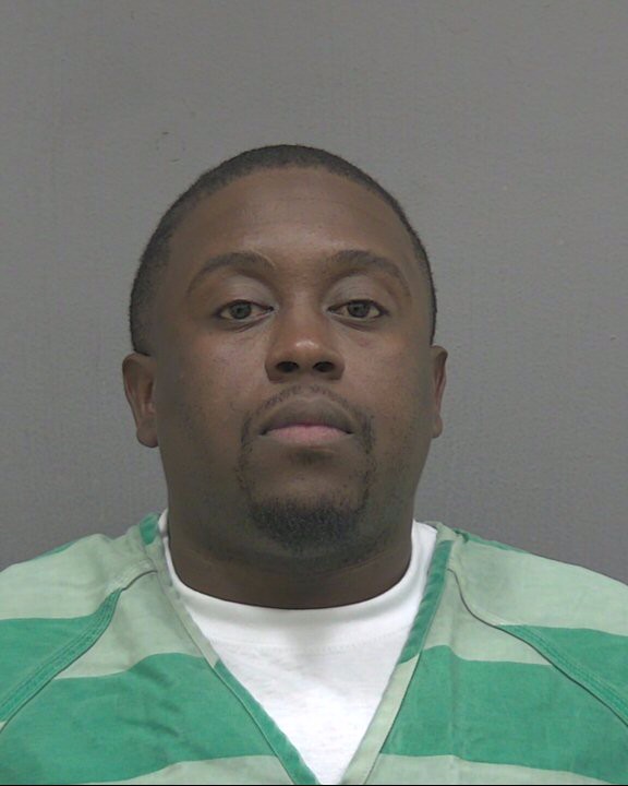 Booking photo of Ricardo Barr