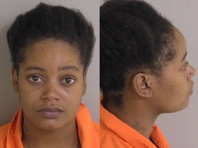 Booking photo of Daiveyae Roberts