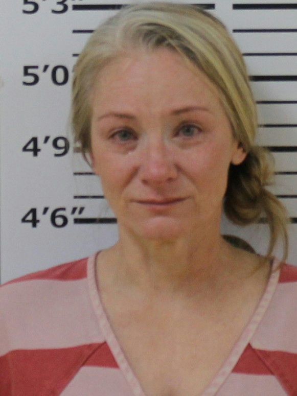 Booking photo of Amanda Winegar/hensley