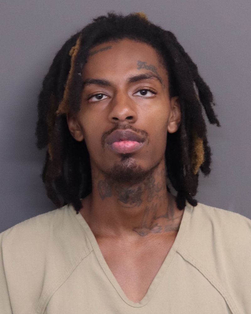Booking photo of Devontae Dayshawn Pierce