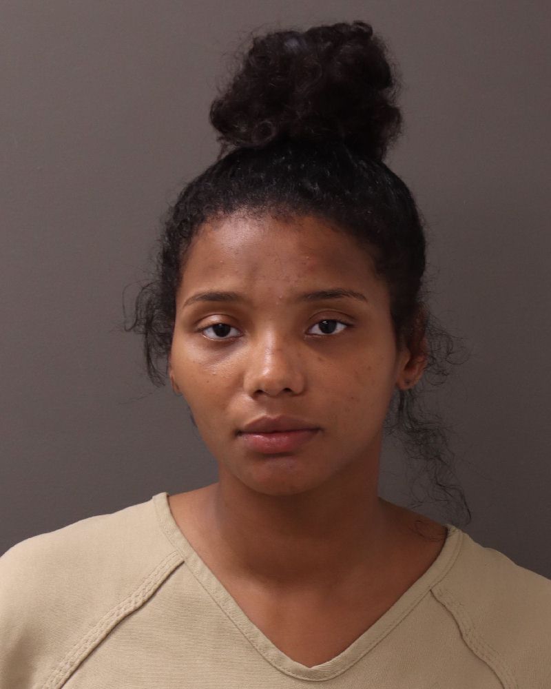 Booking photo of Damonneisha Thompson