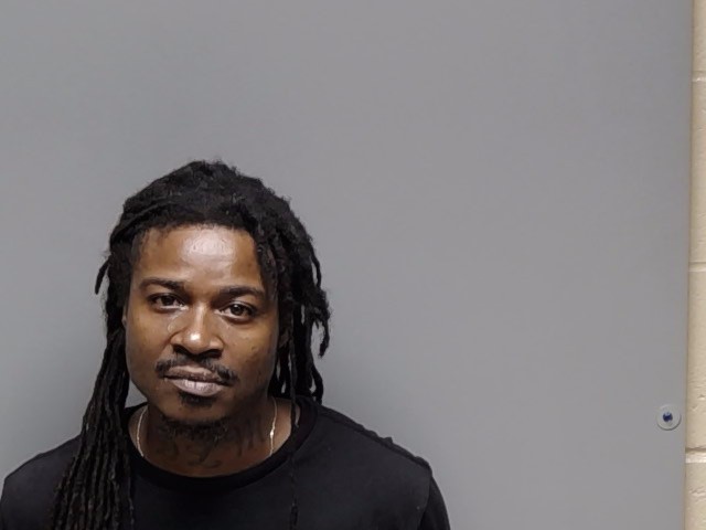 Booking photo of Davale Laroi Mccurty