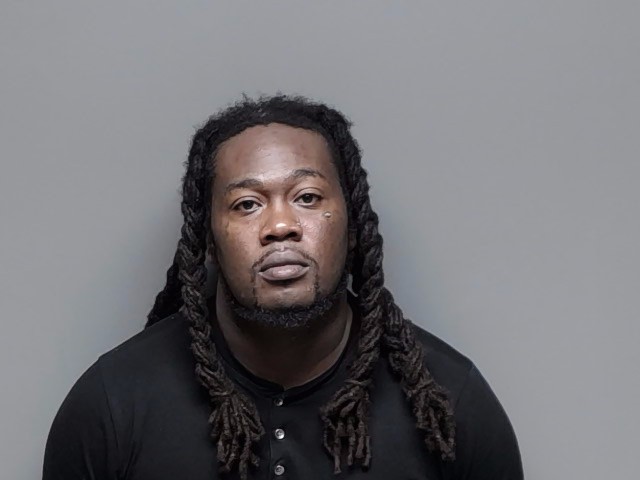Booking photo of Dequintae Carlyle