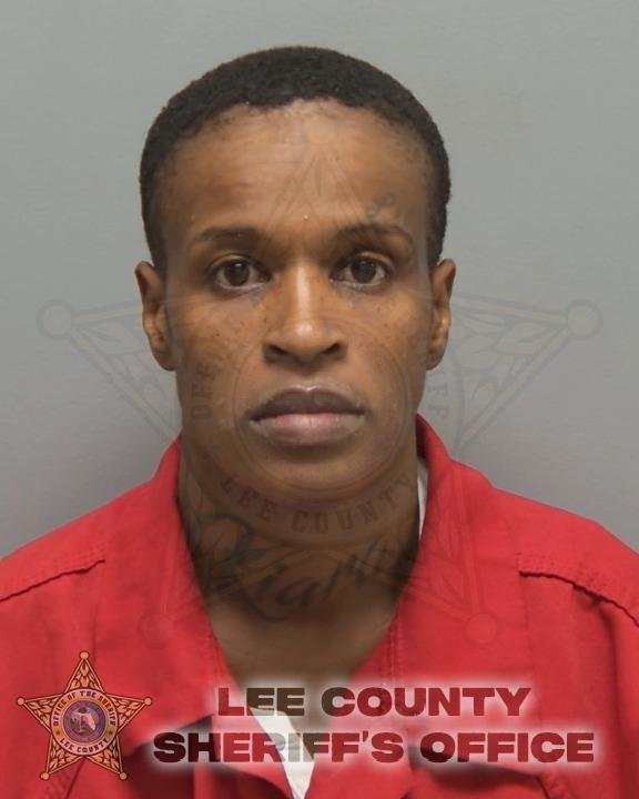 Booking photo of Tyneisia Brewster
