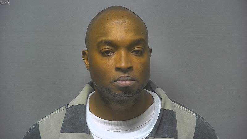 Booking photo of Ronnie Davis