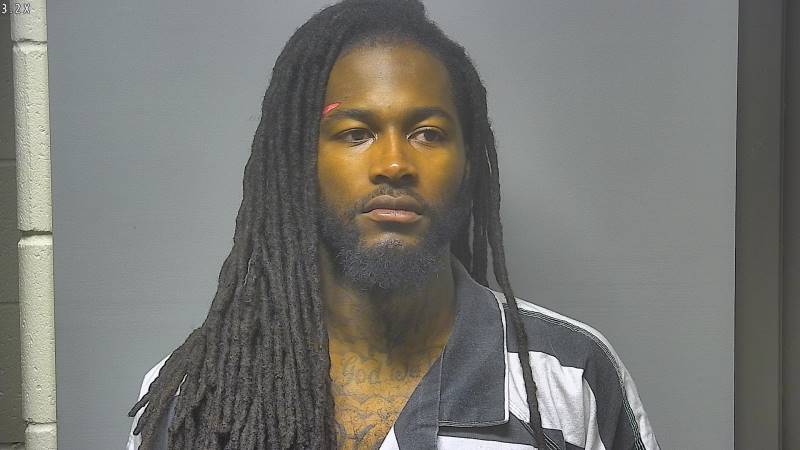 Booking photo of Diquavion Moten