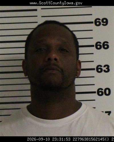 Booking photo of Dondre Threatt