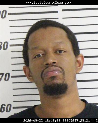 Booking photo of Deandre Mcqueen