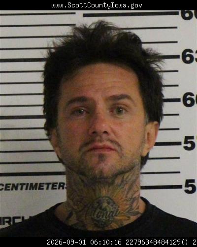 Booking photo of Denis Arslanovic