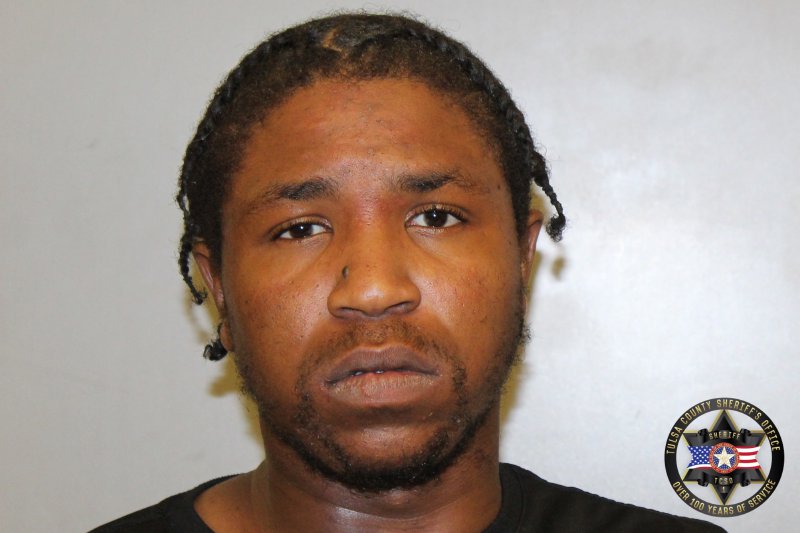 Booking photo of Davion Robinson
