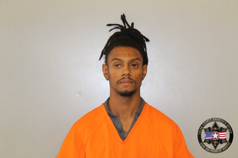 Booking photo of Montaiveon Hollins