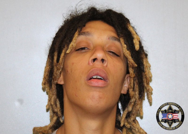 Booking photo of Dlandrea Lewis