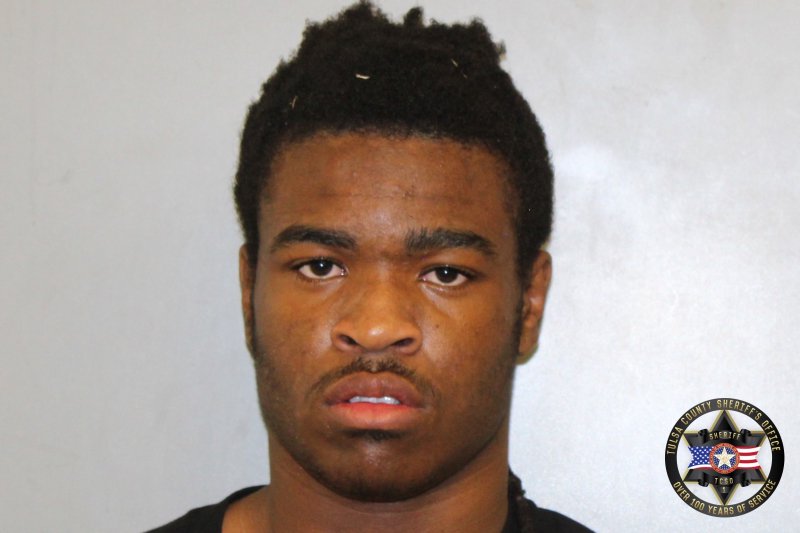 Booking photo of Markeanu Barnes
