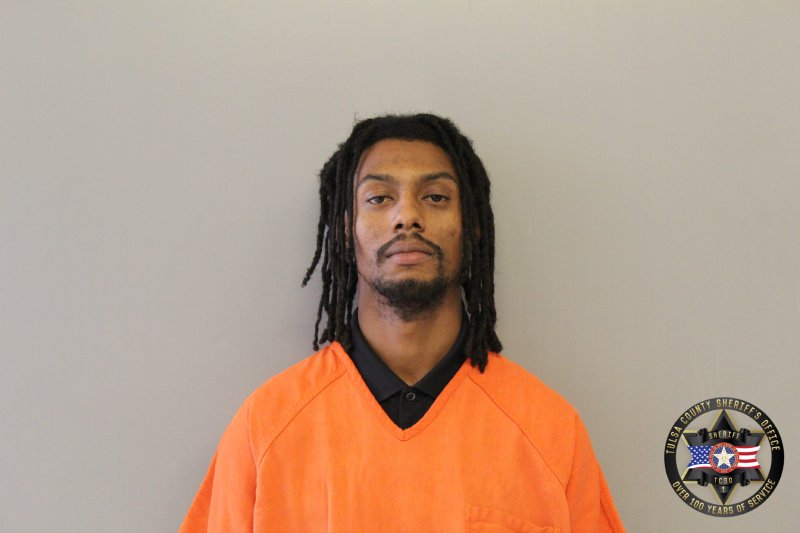 Booking photo of Montaiveon Hollins