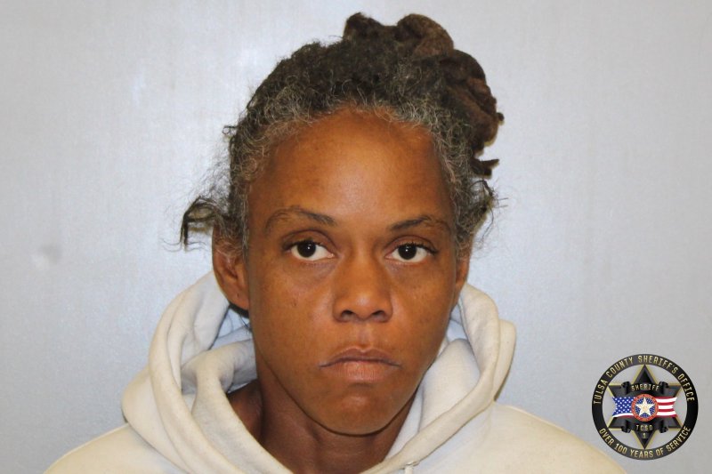 Shandrae Lewis booking photo